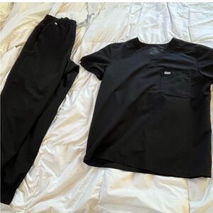 Men’s size large Figs scrub set